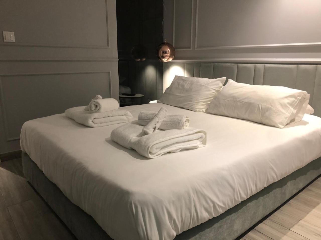 Zoe Apartment
